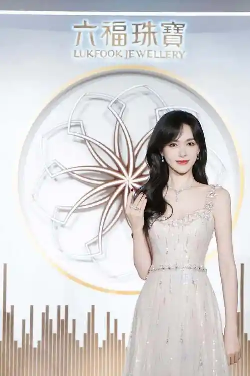 唐嫣六福珠宝全球代言人##爱在繁花放闪时