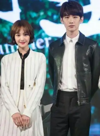 尴尬脸有身高之谜的男明星和郑爽站在一起都暴露了