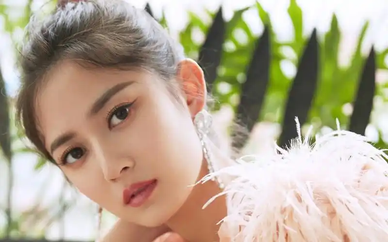 陈钰琪粉色长裙写真桌面壁纸