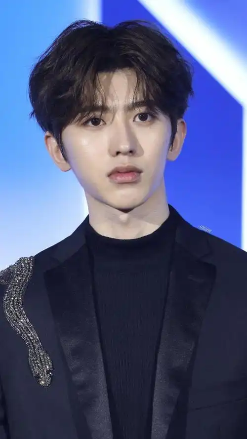 蔡徐坤lisa同框跳起捣蒜舞,这神仙画面你爱了吗?