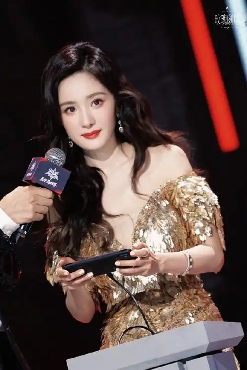 3836383937373738幕秋天适合来见喜欢的人@杨幂