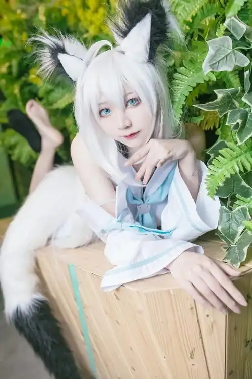 cos虚拟兽耳jk白上吹雪