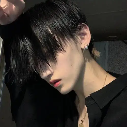 2021好看眼神充满自然男生头像冷酷帅气图片