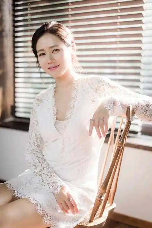 清纯美女孙艺珍_笑容_奖项_带着