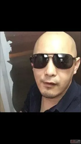 85年离异,独自带子 光头墨镜,就不是好人? 不要以貌取人:lol