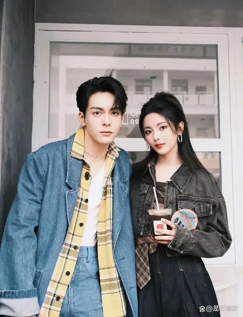 石柔cp!杨超越曾舜晞巴黎时装周合体,时尚与默契交相辉映