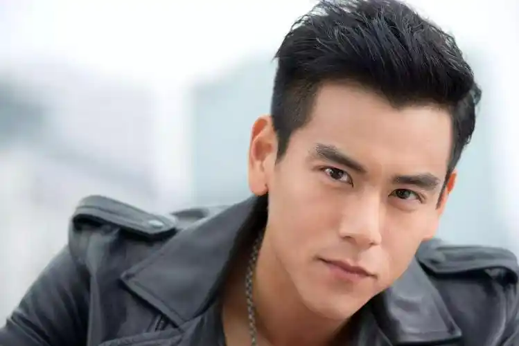 如何给自己做一个帅到不行的大背头发型?