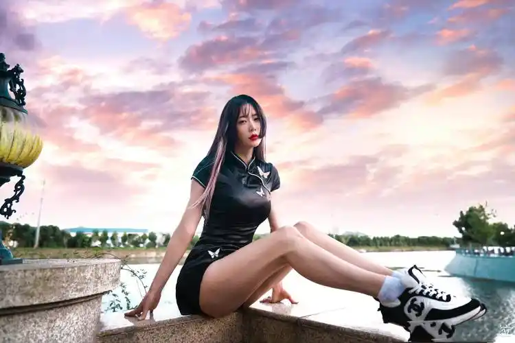 "亚洲第一美人"克拉拉,穿改良版旗袍秀"波浪线",大气又迷人_元素_面料