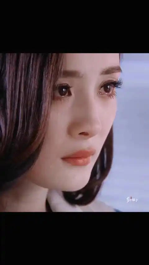 杨幂的哭戏真的好有破碎感,一滴一滴眼泪往下砸