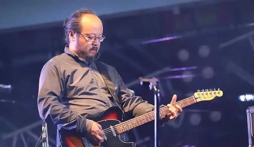 王菲前夫窦唯:两次分手两个女儿,两份嫁妆背后是深沉的父爱_黑豹乐队