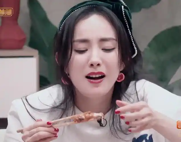 谁说女星都是"小鸟胃"?杨幂上《密室3》吃火锅,饭量让人敢信