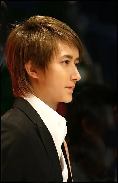 韩庚年轻时候的颜值在现在的国内小生里算什么水平