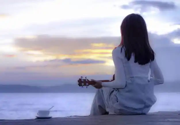 一个人独坐沉思的伤感图片( 0/0)