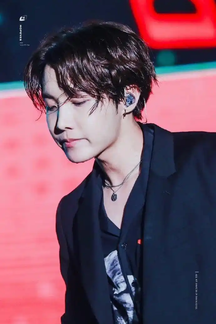 防弹少年团分享190820完美的定式郑号锡天生的骨骼架构也令人着迷