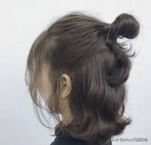 夏天,短发的女生这么来扎发:半留半扎,简单利落又显脸小,好美
