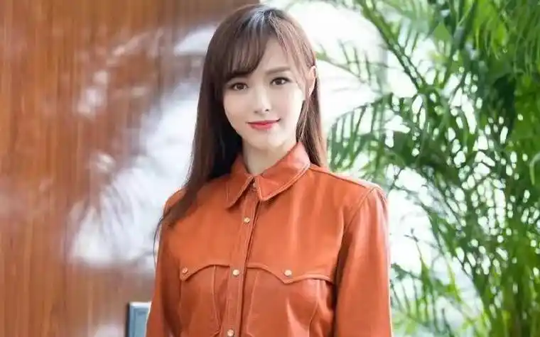 "综艺判官"唐嫣的性格稳定,原来都是父母宠出来的!_爸爸_父亲_女儿