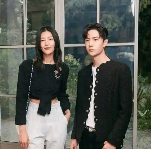 刘雯王一博再次时隔四年同框矜贵俊朗好养眼但身高差认真的