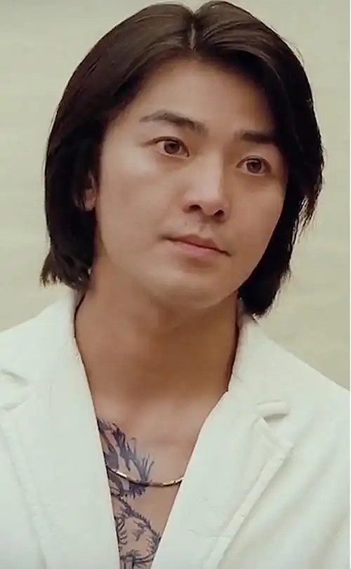 以前喜欢陈浩南,因为他讲义气.现在我喜欢乌鸦,因为他心狠手辣.