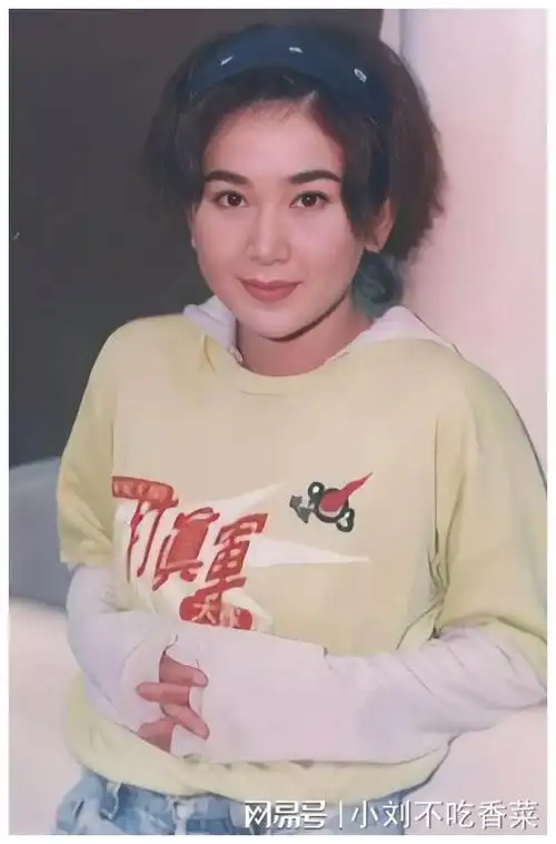 温碧霞:不后悔拍大尺度三级片!裸露,露背都可以接受!