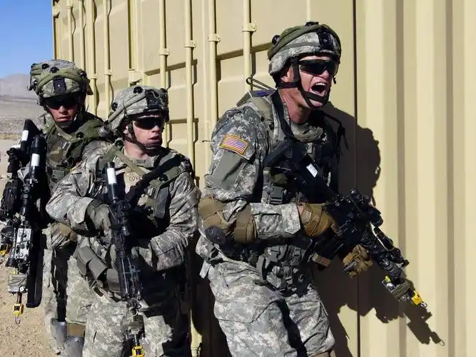 请教一套美军acu(如图)数码迷彩多少钱(网上和现实生活中的价格)?