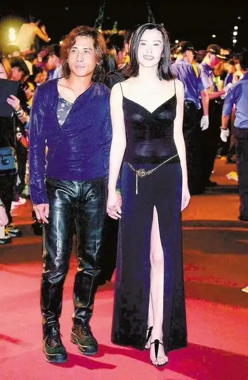 王祖贤齐秦早期合照,美貌不输现在,为何选择退出演艺圈?