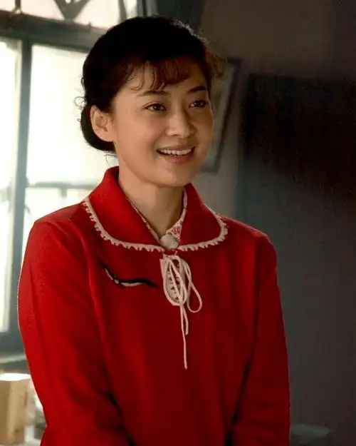 "被家暴"21年后,她终于逆风翻盘_梅婷_小希_角色