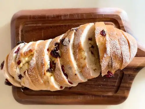 蔓越莓奶酪欧包的做法