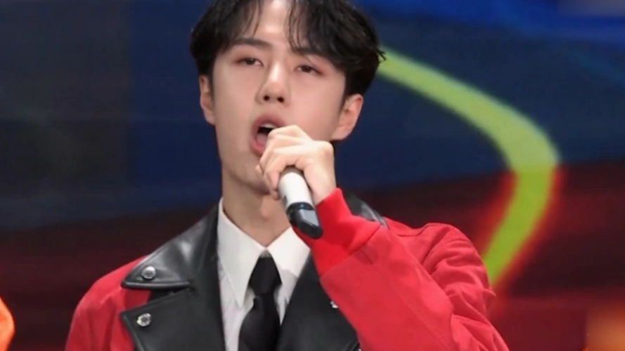 王一博2021燃爆了!央视舞台大放异彩,又唱又跳魅力四射!