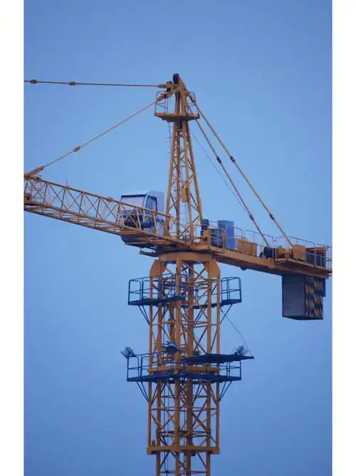 塔吊如同梦想慢慢升高慢慢实现