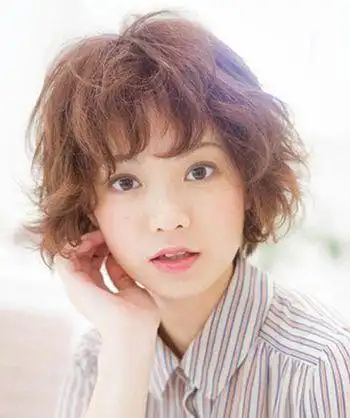 长脸女生短头发纹理烫好看吗 长脸短发纹理烫发型图片(2)