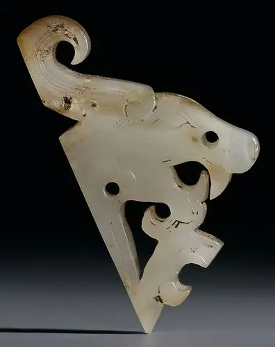 5cm 玉琮为内圆外方的筒形玉器,是我国古代重要礼器之一,最早的玉琮