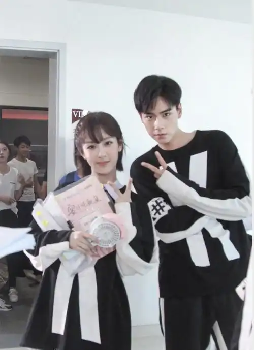 胡一天生日,乔欣生日胡一天发12.28元红包 - 天华易学