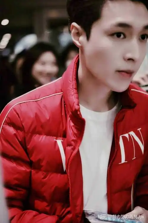 张艺兴有哪些让人惊艳的生图? - 知乎