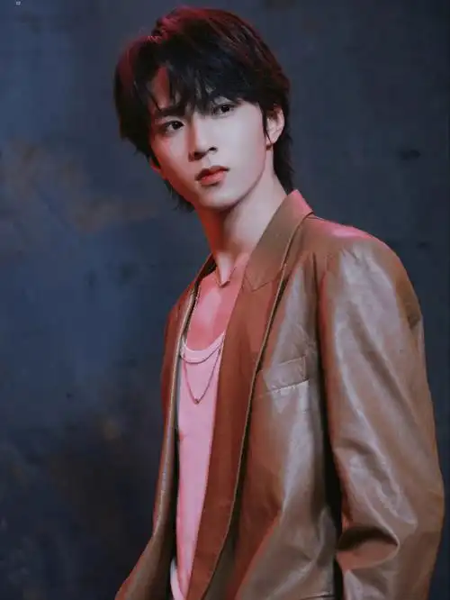 无所畏惧  蓬勃向前 gucci文#刘耀文