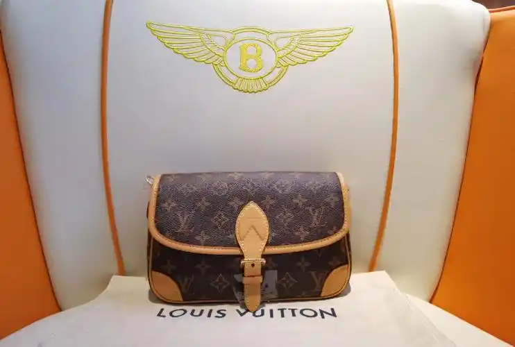 lvdiane路易威登法棍包黑色宽肩带