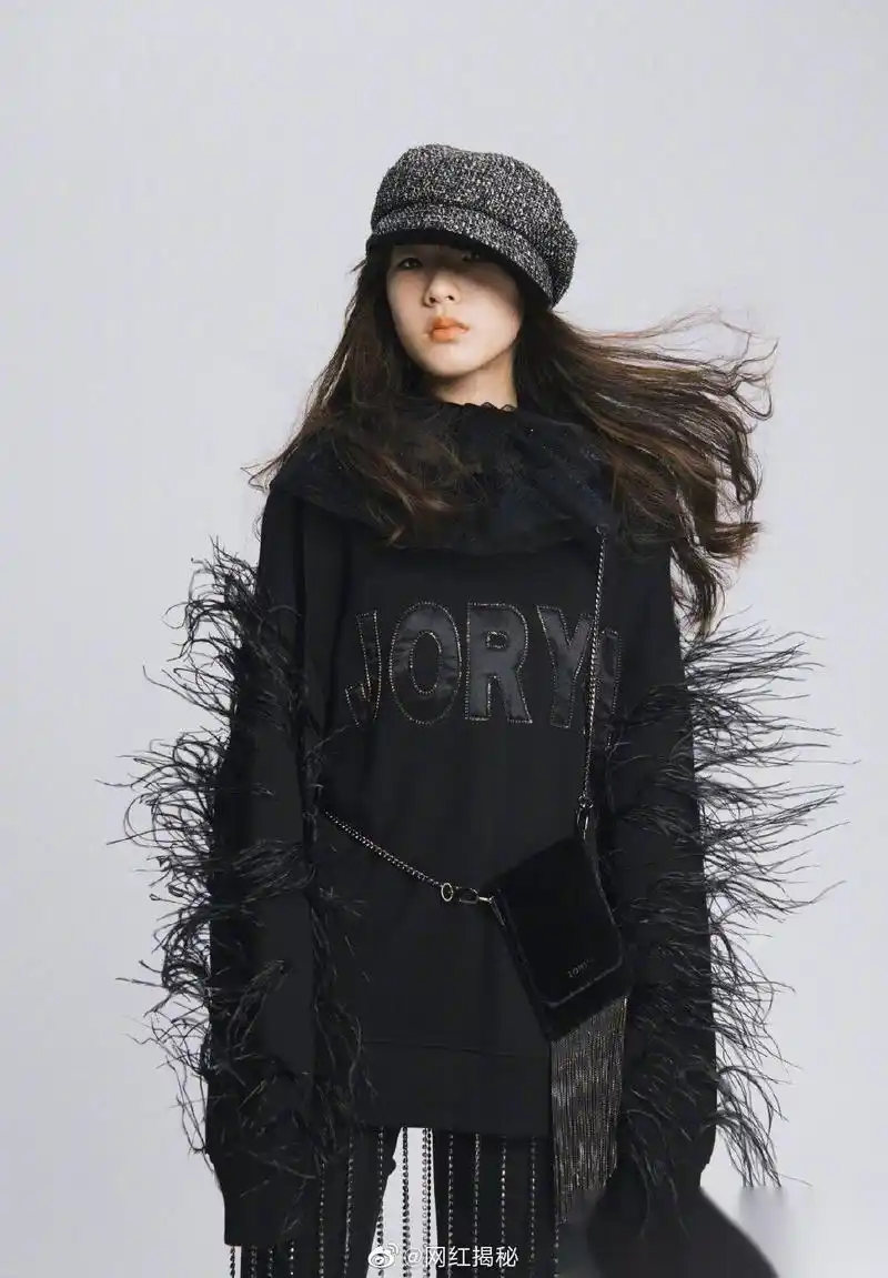 小s女儿时尚大片,13岁的许曦文杂志硬照拍摄!动图来了!来看看怎么样?