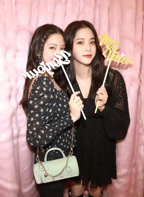 欧阳娜娜欧阳娣娣甜美活动照图片38