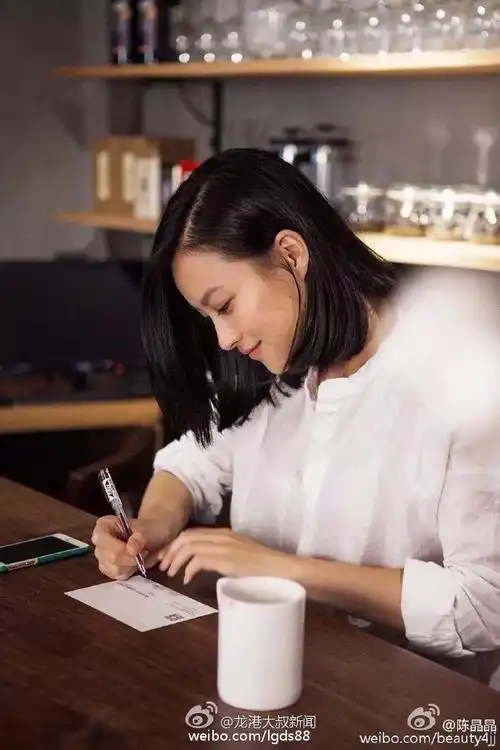 浙江电视台美女主播,是我们苍南人,叫陈晶晶!