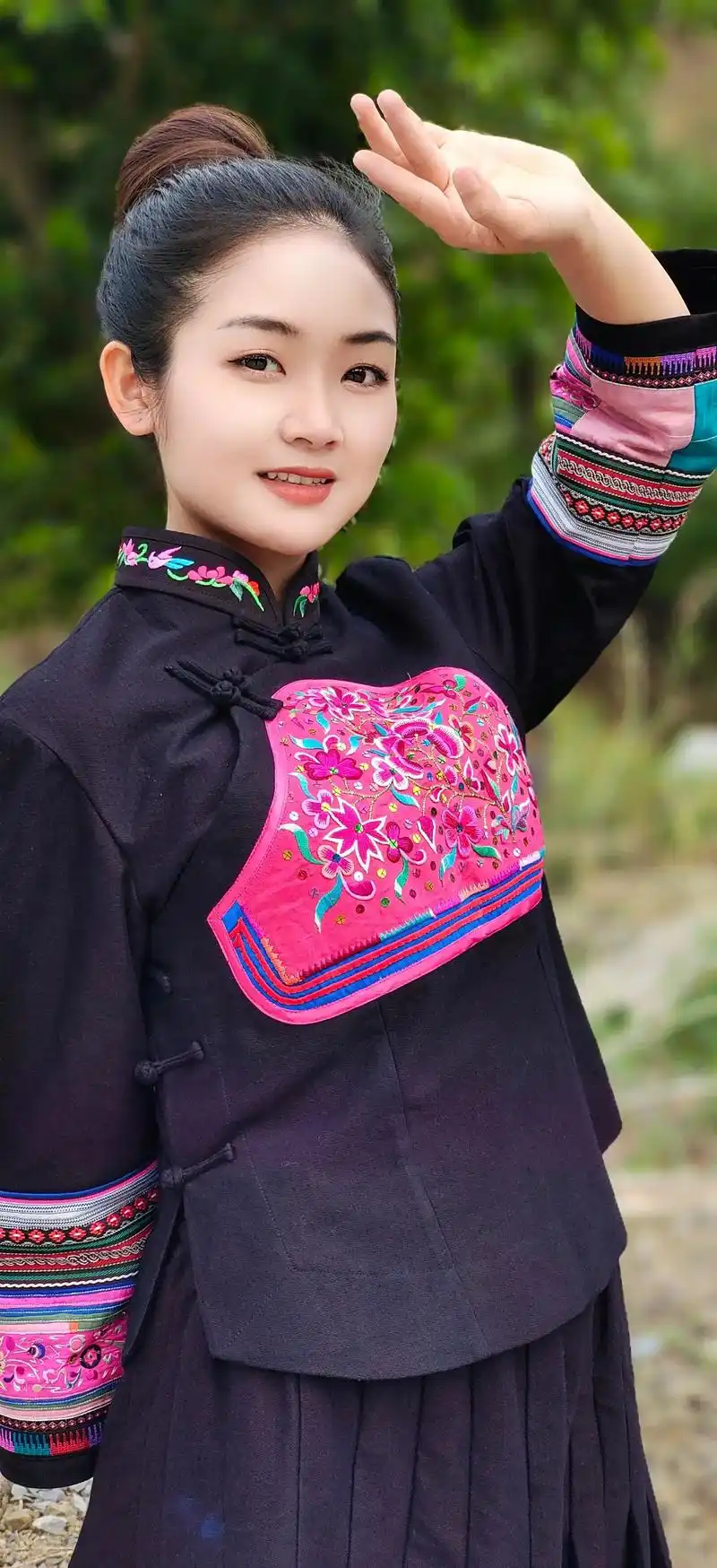 布依族姑娘 #布依族民族服装 #这场秀max到绝 #找个布 - 抖音