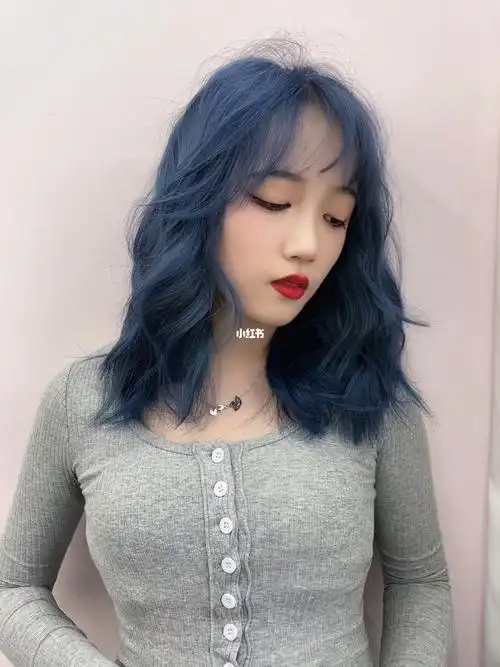 今年流行发色雾霾蓝灰_发色_雾霾蓝_蓝灰色_理发店_香港财富广场自由