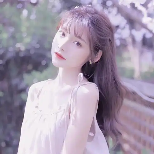 2020最好看的微信头像女生简单大方两张一组