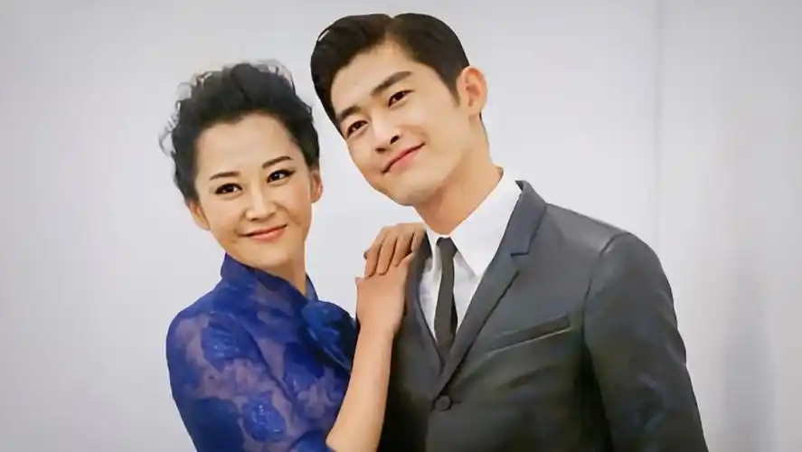 许晴谈华晨宇绯闻("北平之花"许晴的不婚秘史,以及她和张翰华晨宇的