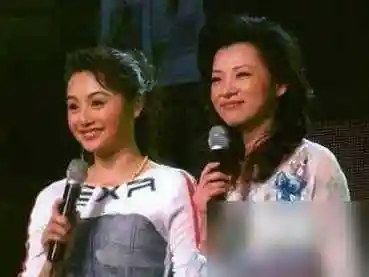 继李咏离世后,央视名嘴曹颖深夜发文晒病床照,令人担忧_陈红_李军