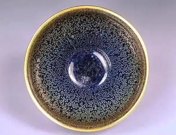 天目)除了以上这些,日本各大博物馆所藏精品建盏还有:宋代建窑油滴茶