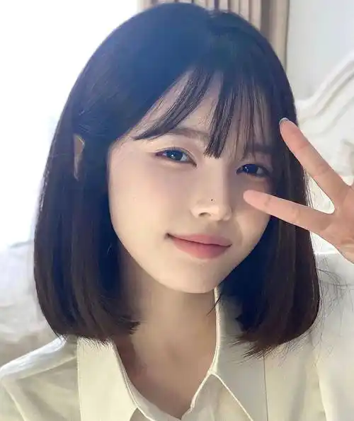 学生头发型,才是女生最美最好看的发型,减龄瘦脸显气质不过时_小时候