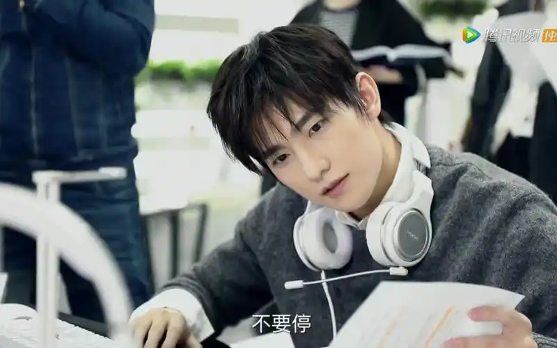 【全职高手】电视剧版预告特辑:指尖飞舞目光如炬,杨洋插卡登陆