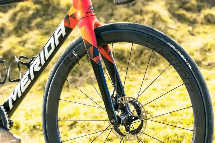 据说外媒年度最佳性能公路车meridasculturateam