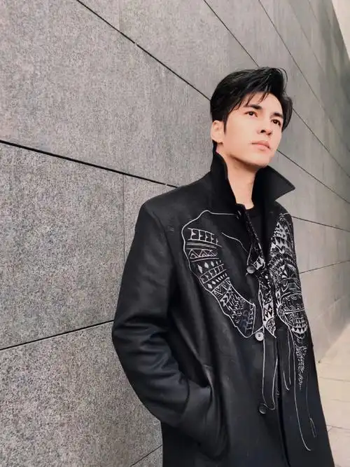 有一种距离 不远也不近 有一种喜欢 不打扰 也不走开#徐峰jason