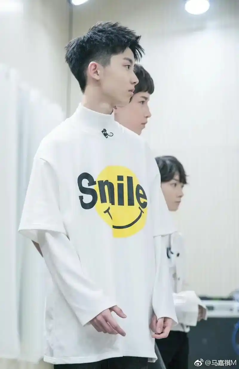 马嘉祺 时间过得真快啊我们嘉祺已经是大明星啦 但还是希望你 - 兑趑