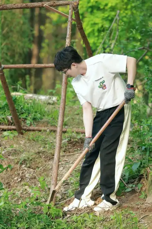今晚22:00,看@毛不易在#向往的生活#解锁了哪些干活新场景吧93